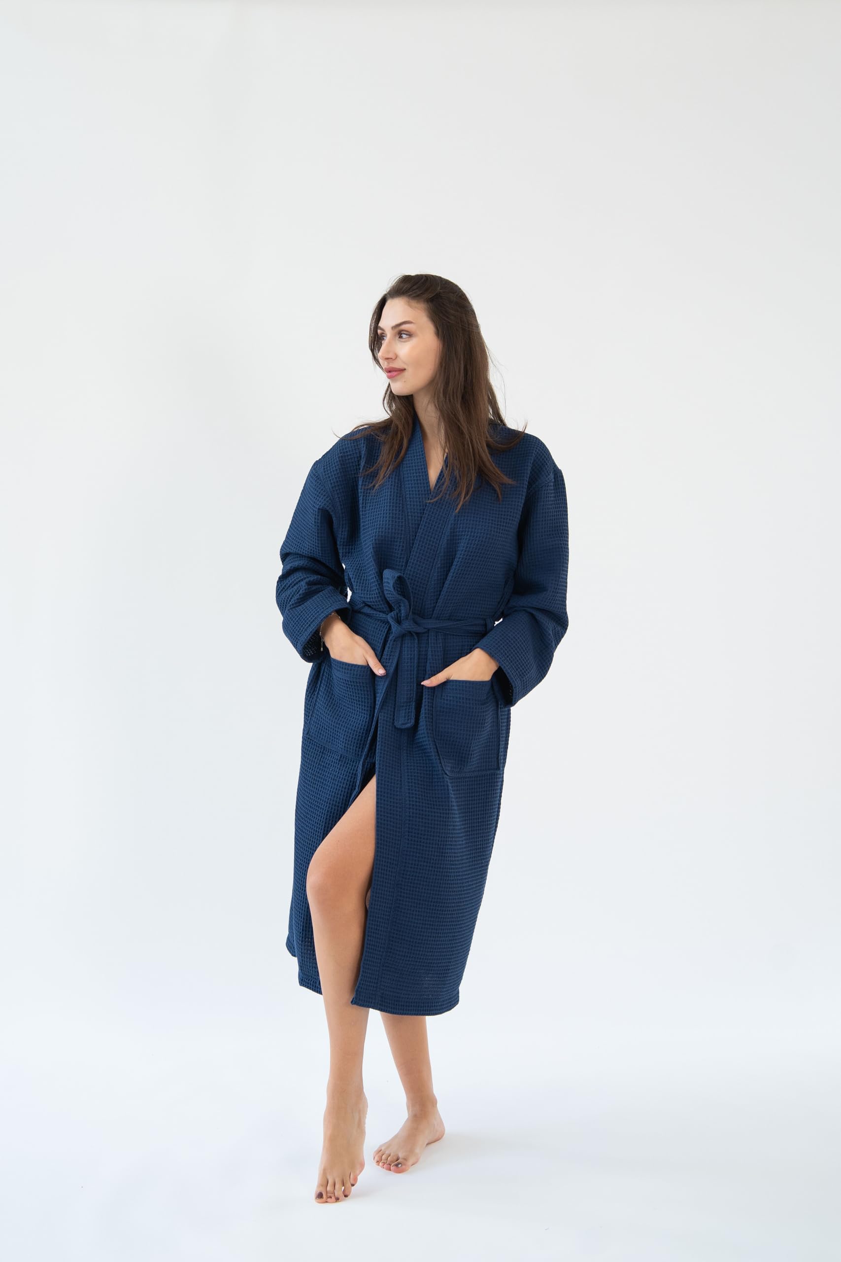 Waffelpique Bademantel Damen Herren aus 100% Baumwolle – OEKO-TEX Standard – leicht und atmungsaktiv – Morgenmantel mit Schalkragen und Gürtel – Sauna und Spa Mantel Unisex