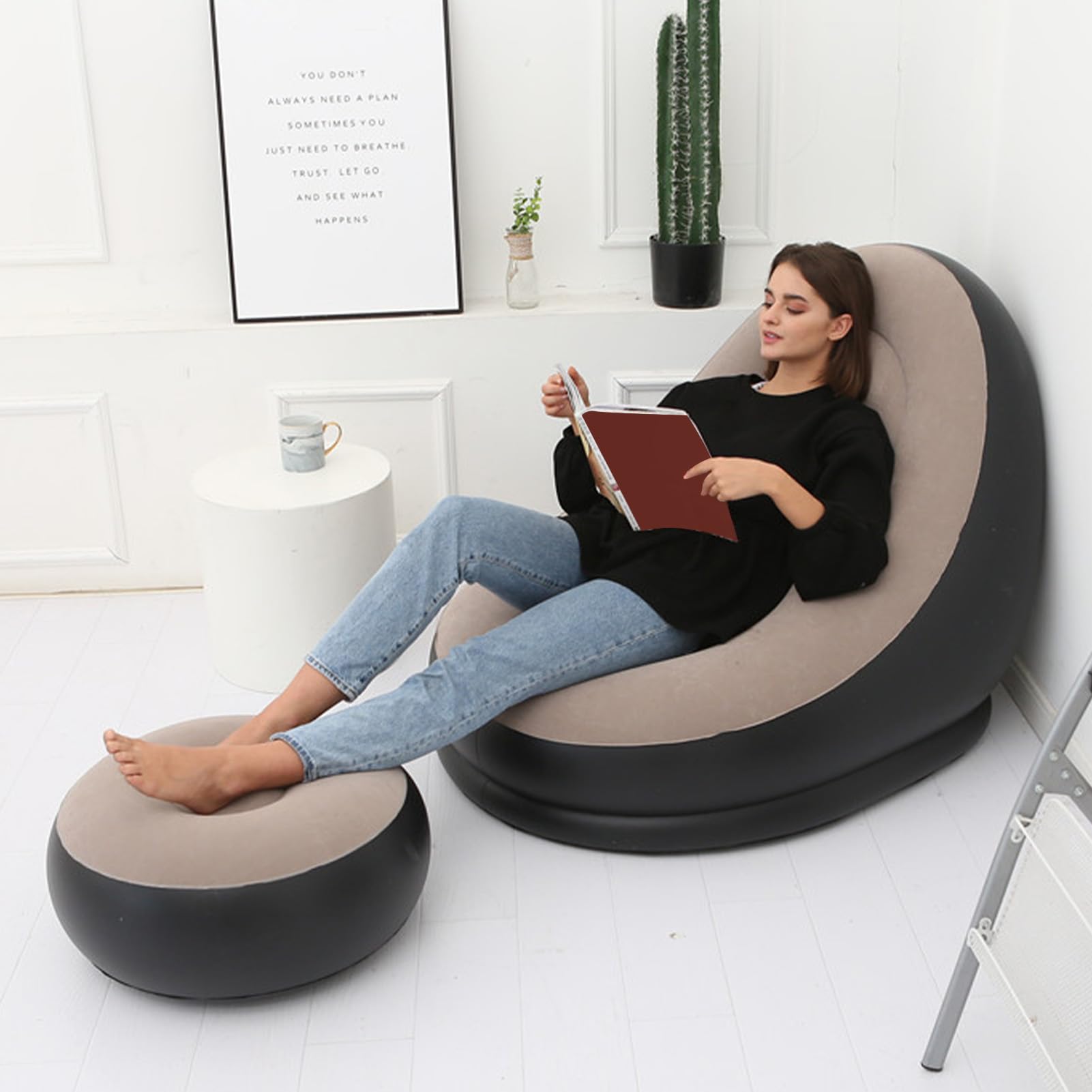 Sedia Gonfiabile Air Chaise Lounge con Pouf per Giochi da Campeggio, Pausa Pranzo e Feste in Giardino - Goditi il Sole (Caffè)