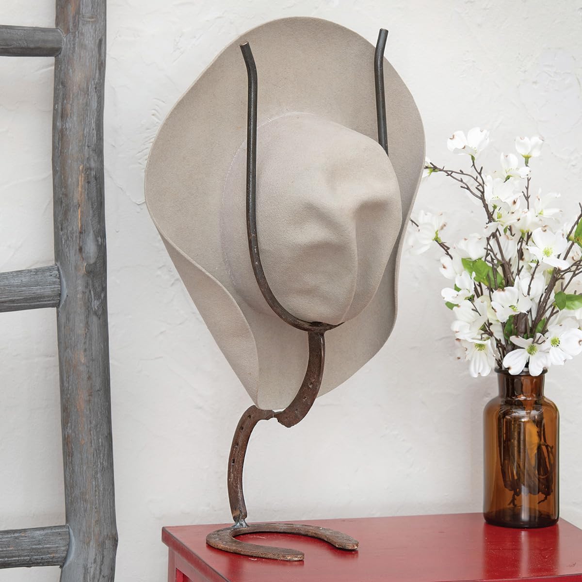 BLACK FOREST DECOR - Horseshoe Cowboy Hat Stand - Western Rustic Metal Hat Holder, 8" W x 7" D x 21" H