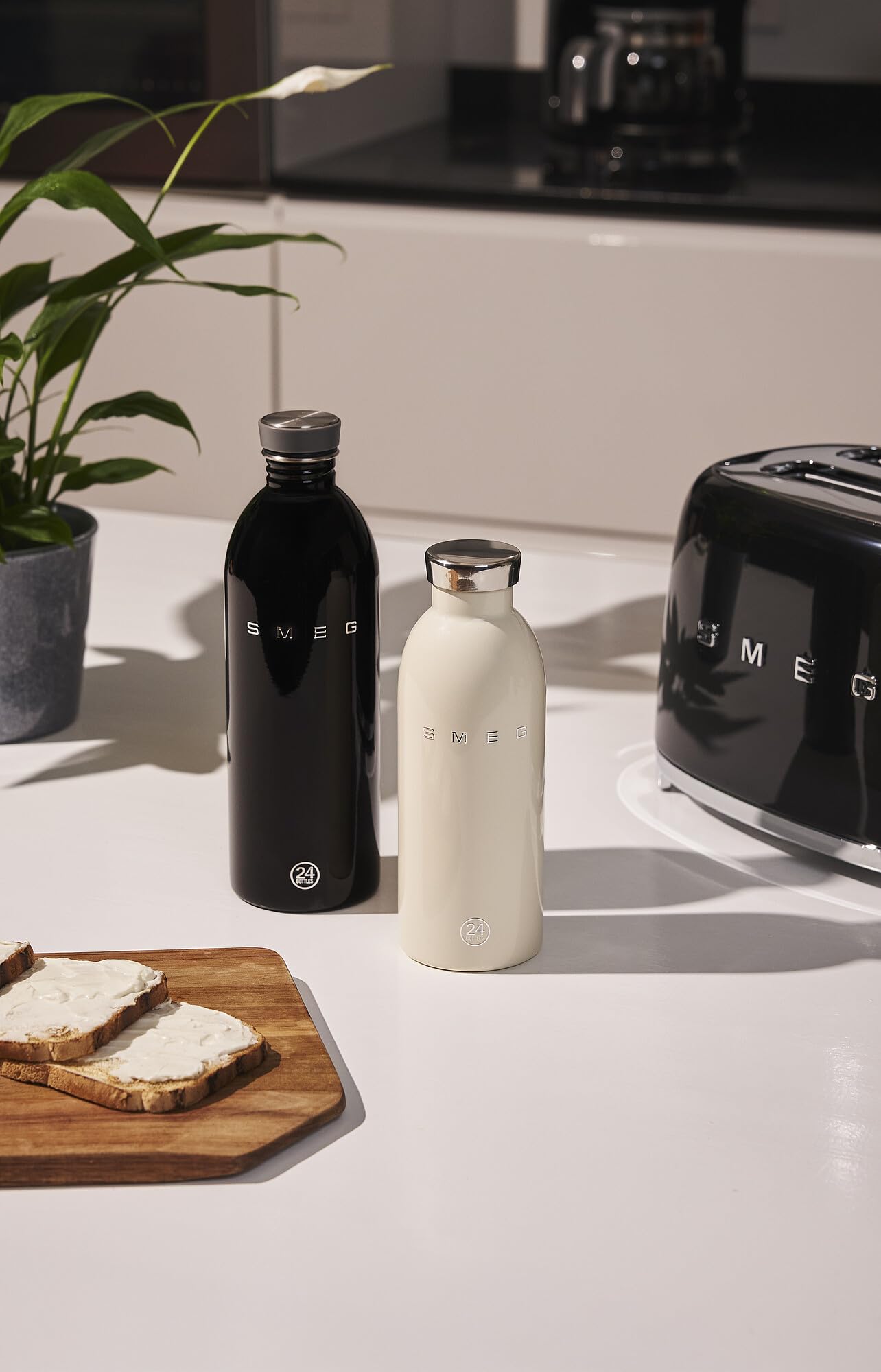 Smeg x 24Bottles Urban Bottle, Borraccia Classica 1 litro WBF02BL, in Acciaio Inox Alimentare 18/8, Non Termica, Chiusura Ermetica, Nero
