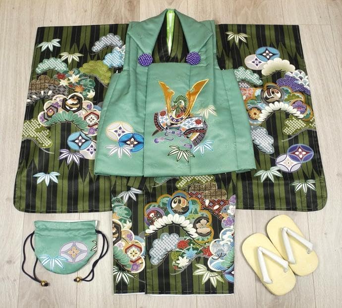 七五三 5歳 男の子 正絹 豪華刺繍入　羽織 着物 縞袴セット【兜】 七五三 男の子 5歳 7歳 金刺繍紋入り 袴が選べる羽織袴セット