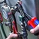 KNIPEX Alligator Wasserpumpenzange, 250 mm, Muttern bis 46 mm, Rohre bis 50 mm, robuste Bauart, Selbstklemm-Effekt, Rohrzange, 88 01 250