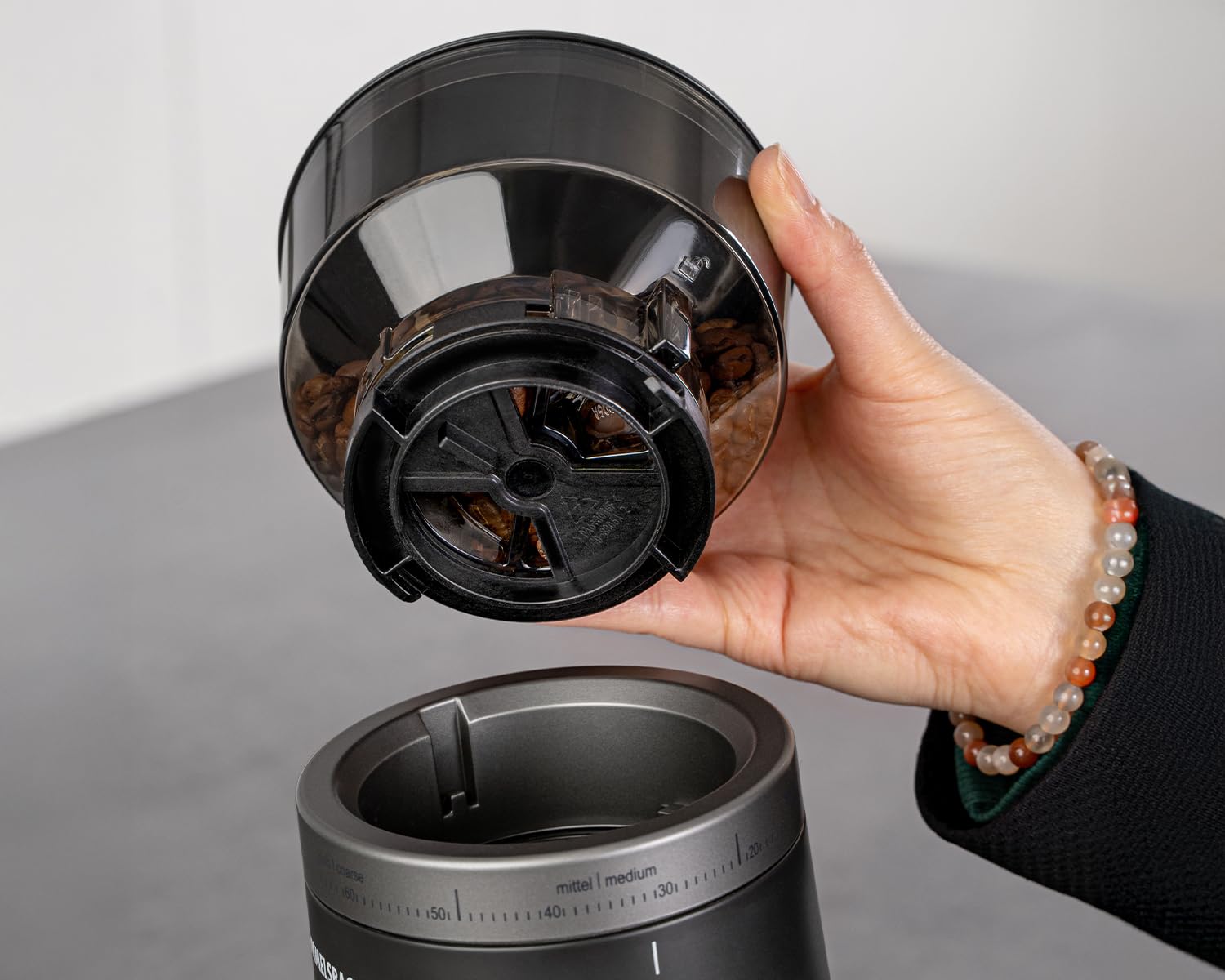 ROMMELSBACHER Molinillo de café Premium EKM 600, mecanismo de acero inoxidable con engranaje de metal resistente para molienda de alta homogeneidad, espacio muerto optimizado con fuelle adicional, 75
