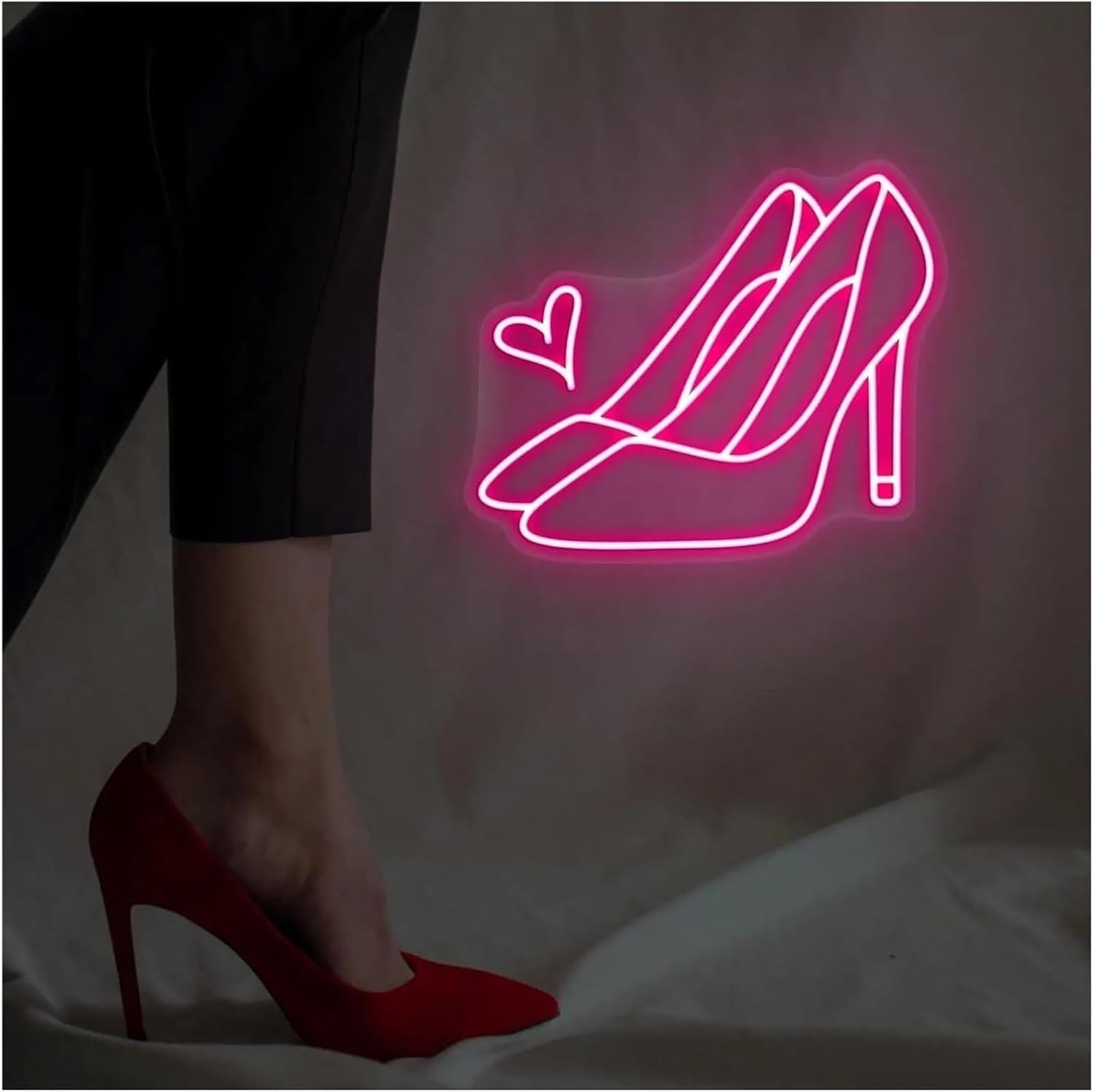 Insegna al neon decorativa con scritta "Tacchi a spillo" a forma di cuore luce alta decorazione feste da bar 29×35 cm