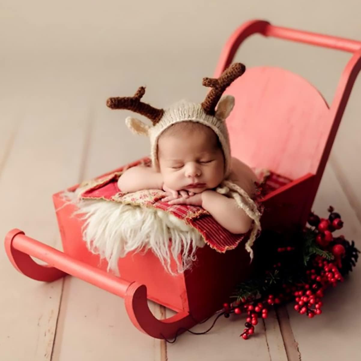 MERRYHAPY 1pc Rustic Christmas Sled Photo Prop for Newborns Unique Photography Backdrop Christmas Decoration for Holiday Photos Red Color for Shoot