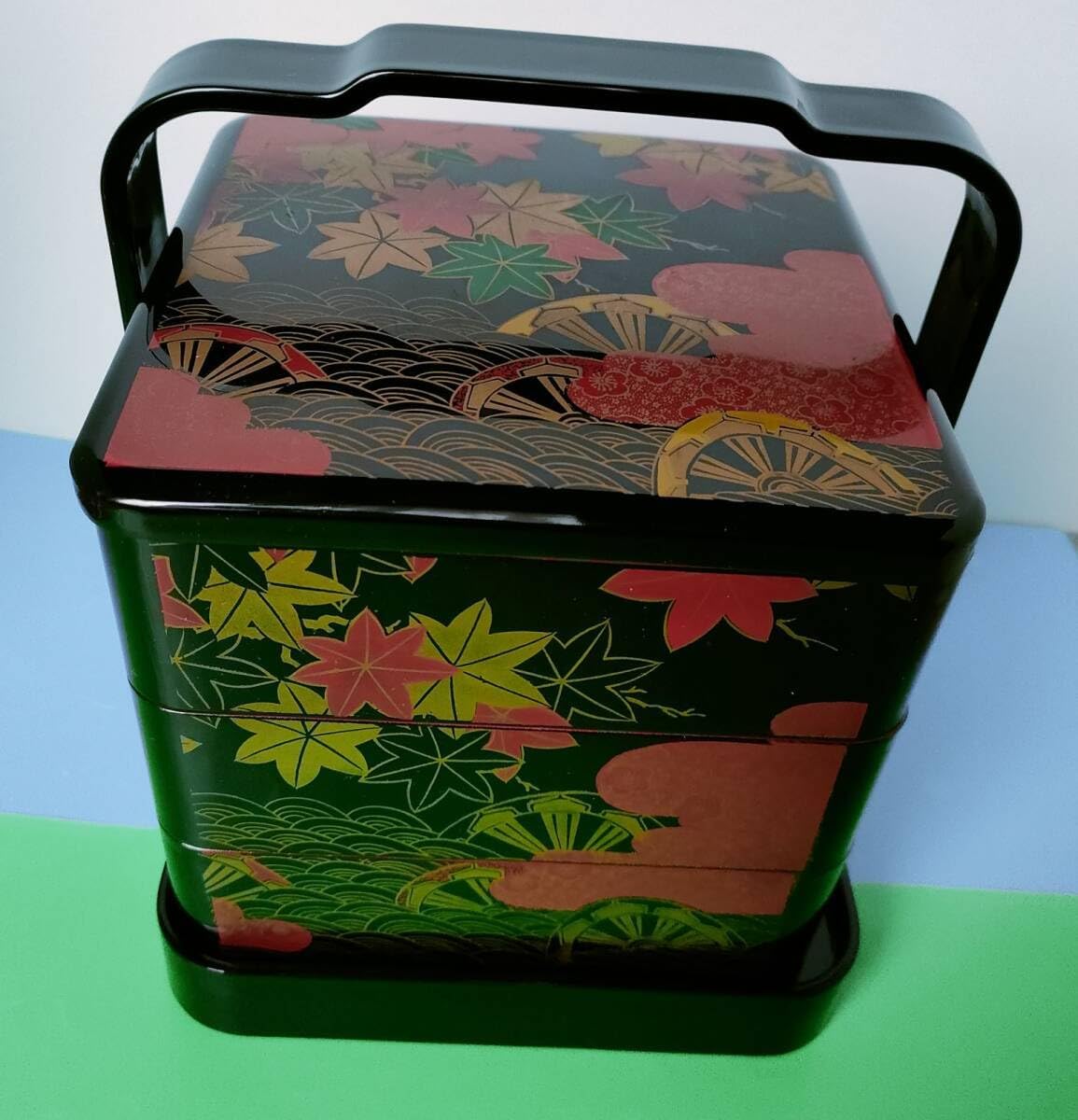 漆塗り　赤黒八角形漆器重箱 4段　木製　特製 漆塗り 赤黒八角形漆器重箱 4段 木製 特製