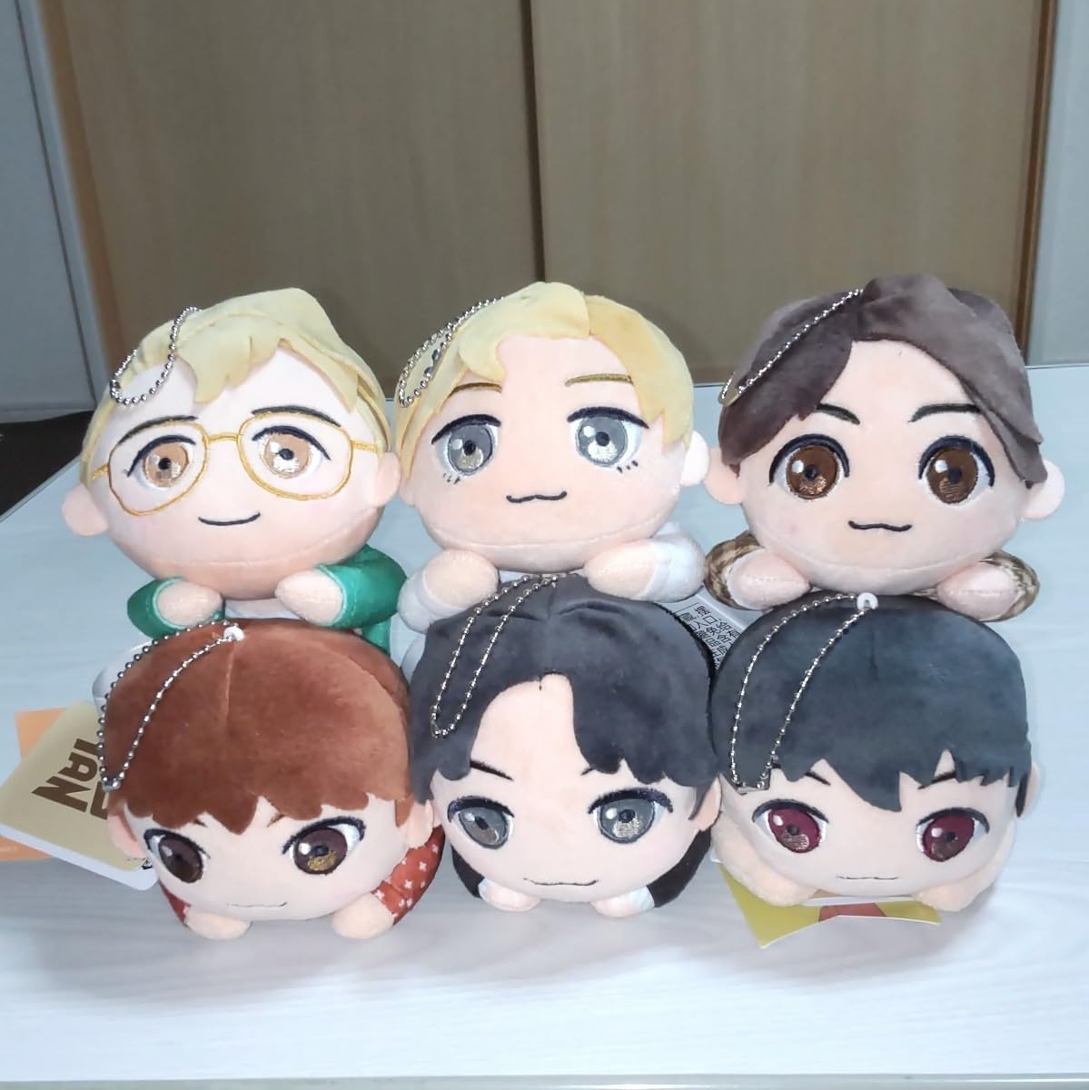 BTS  TinyTAN 寝そべり モアプラス プチフィギュア 全種フルコンプ TinyTAN」のくっつきぬいぐるみと「＆ y♡u」仕様のモアプラス