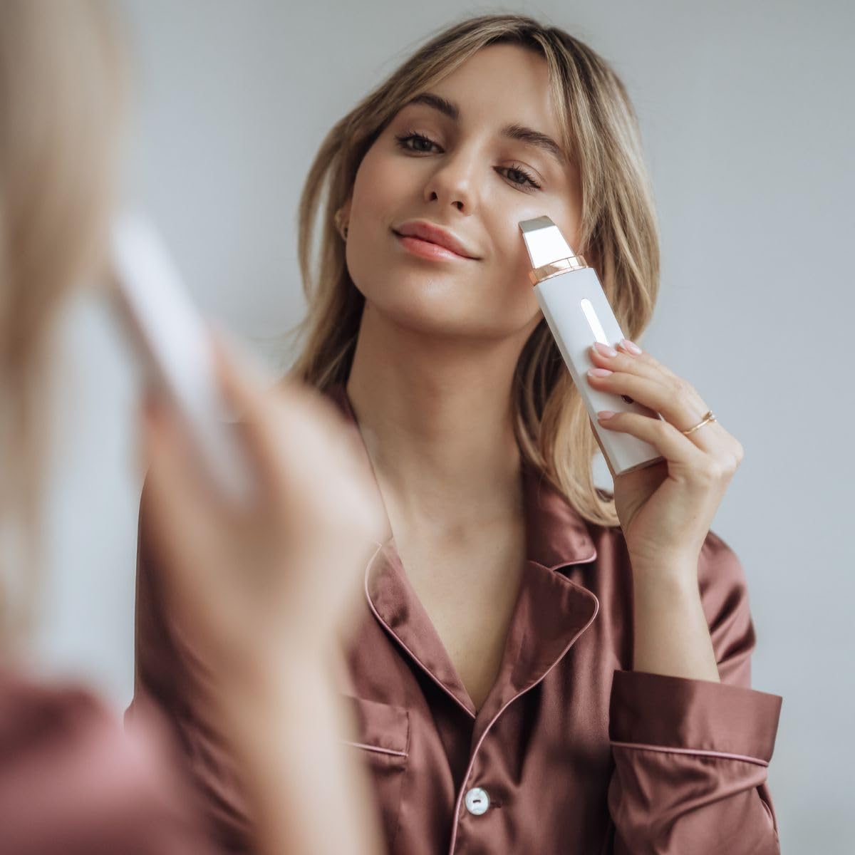 Beautifly - Dispositivo BScrub PRO Slim – Peeling Ultrasónico Multifuncional, Limpieza Profunda, Eliminación de Puntos Negros y Suavizado de la Piel