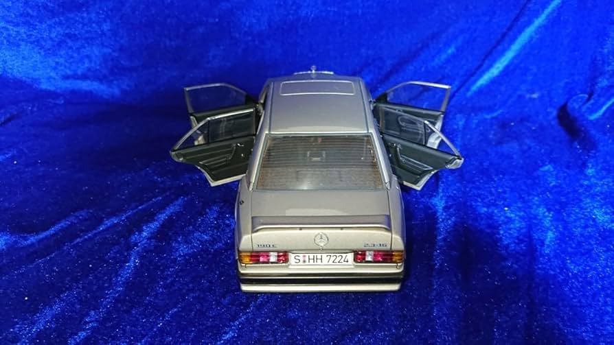 ミニカー AUTOart Mercedes-Benz 190E 2.3-16 1/18 ミニカー AUTOart Mercedes-Benz 190E 2.3-16 1/18 1984