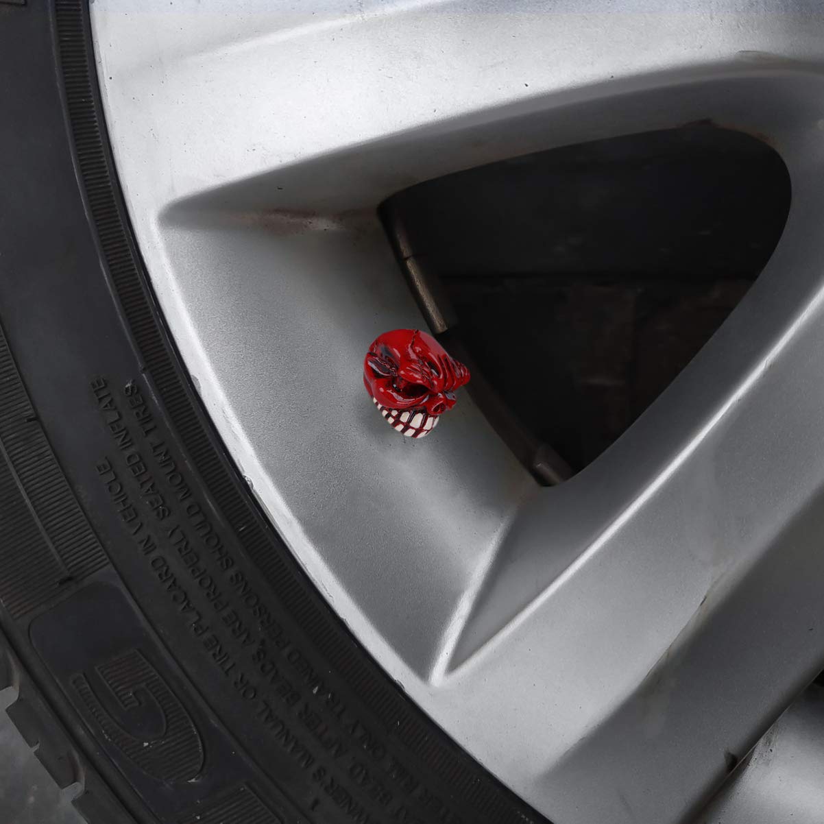 GLEAVI 3sätze Skull Ventilkappen Für Und Fahrrad Rote Geisterkopf-Resin Schützt Vor Schmutz Und Regen Installieren Sorgt Für Stabilen Reifendruck