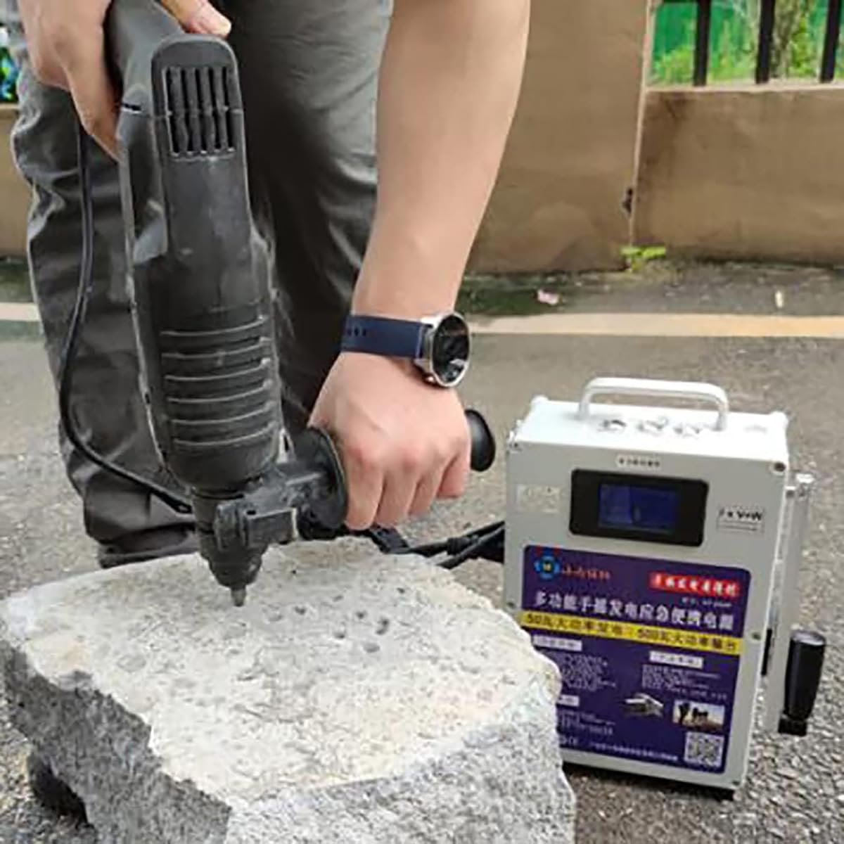 Amazon | 手回し発電機、220 V 12 V 5 V 手回しダイナモーター、USB
