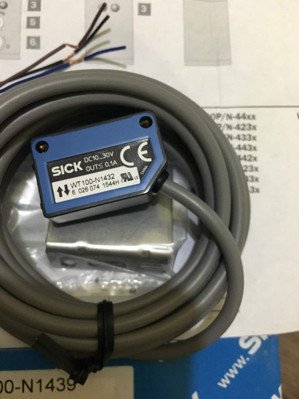 WT100-2N1439 replace Sick photoelectric switch reflex sensor wt100-n1432 DC10-30V