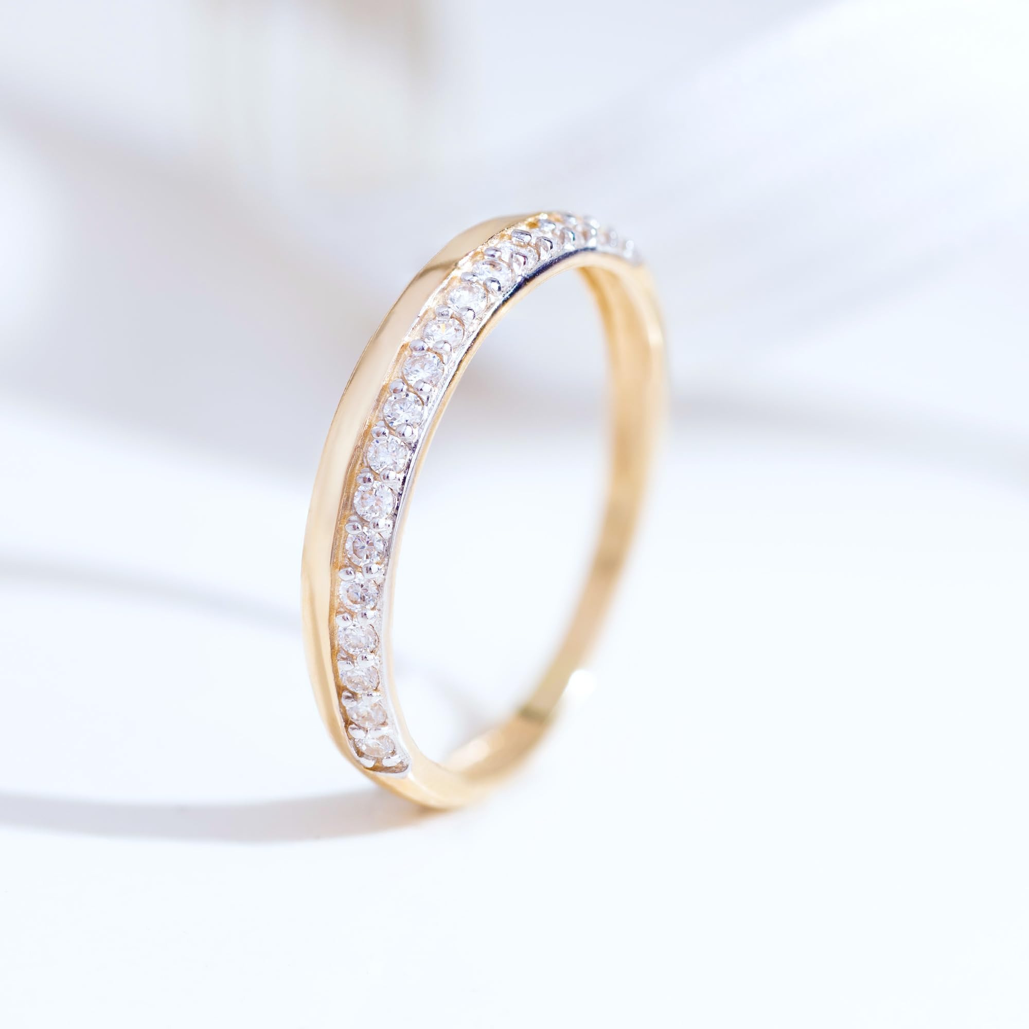 MARKO Goldring 8 & 14 Karat mit Zirkonia – Eleganter Damenring aus Echtgold, Ring für Frauen als Verlobungsring, Wedding Ring & Schmuck Geschenk