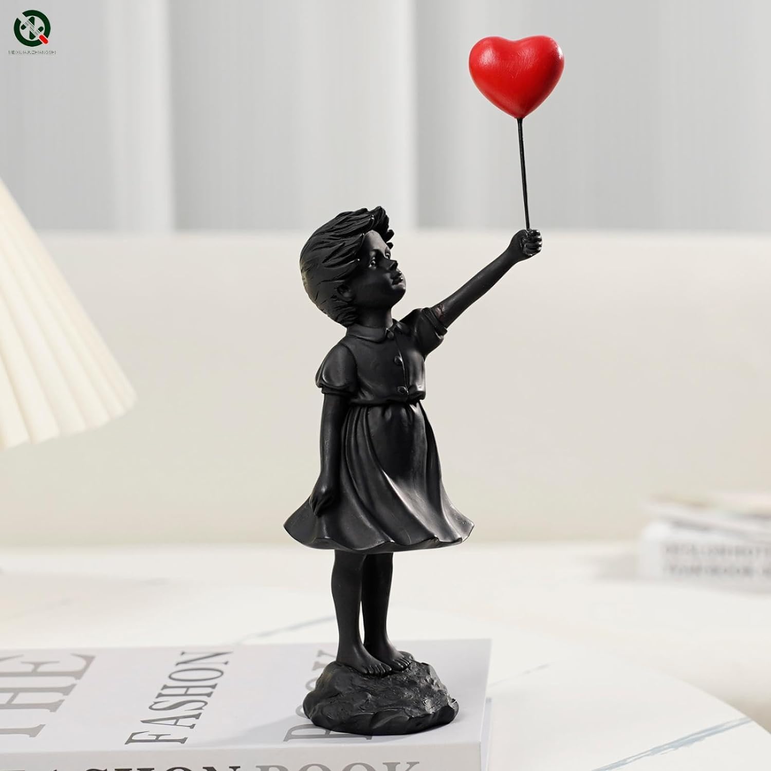Statuette de Fille Volante en Ballon, Sculpture en Résine Noire, Décoration d'Intérieur Art Moderne