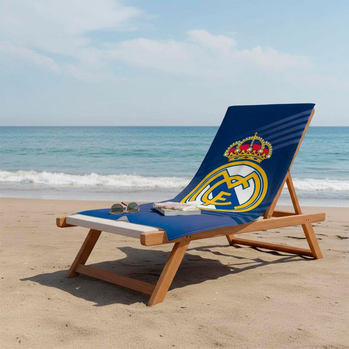 Toalla Real Madrid Oficial con Escudo y Colores del Club para Playa, Piscina, Baño o Deporte