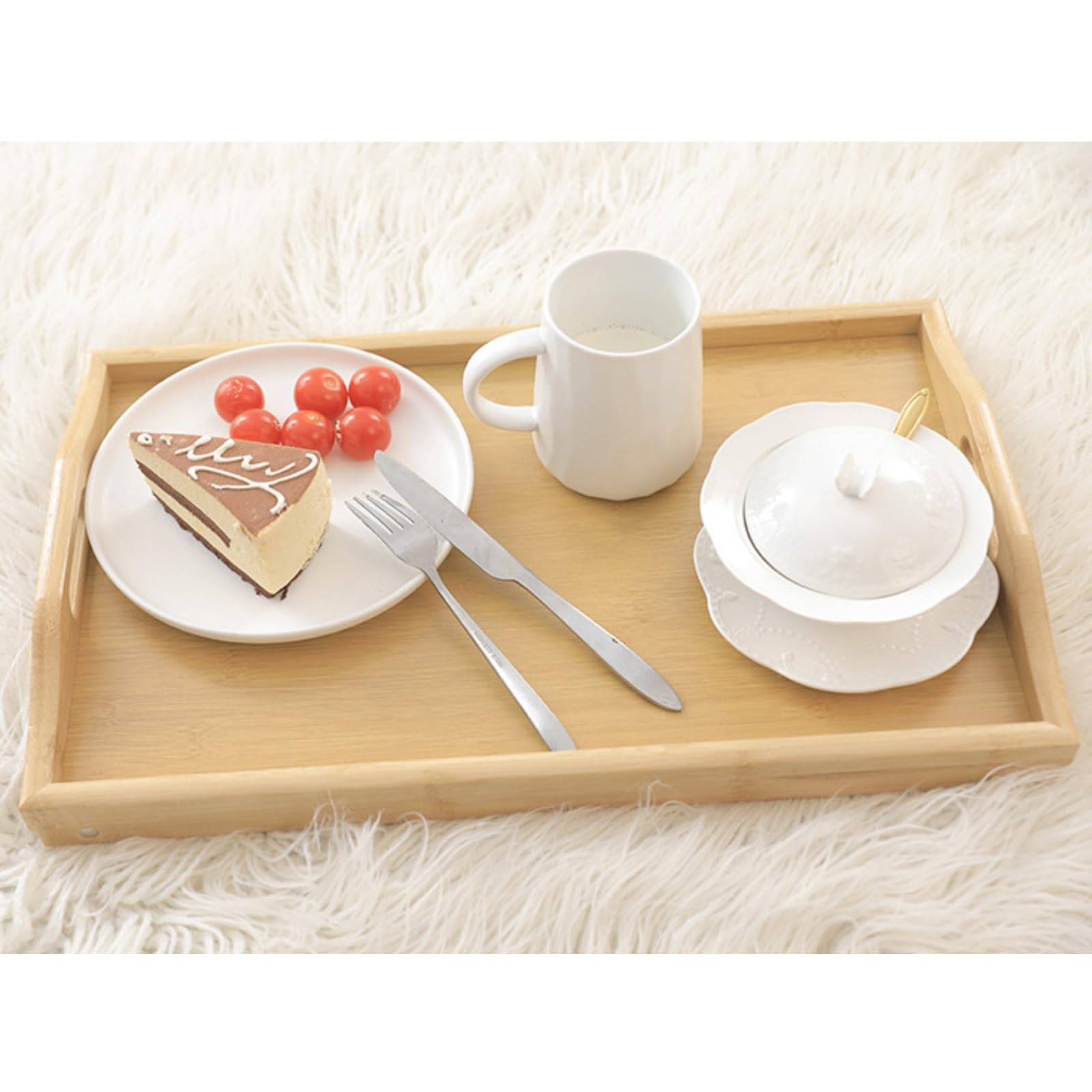 Plateau de lit en bambou naturel avec pieds pliables – Parfait pour le petit déjeuner, les collations, le travail sur un ordinateur portable et le service dans le canapé ou la cuisine – Design