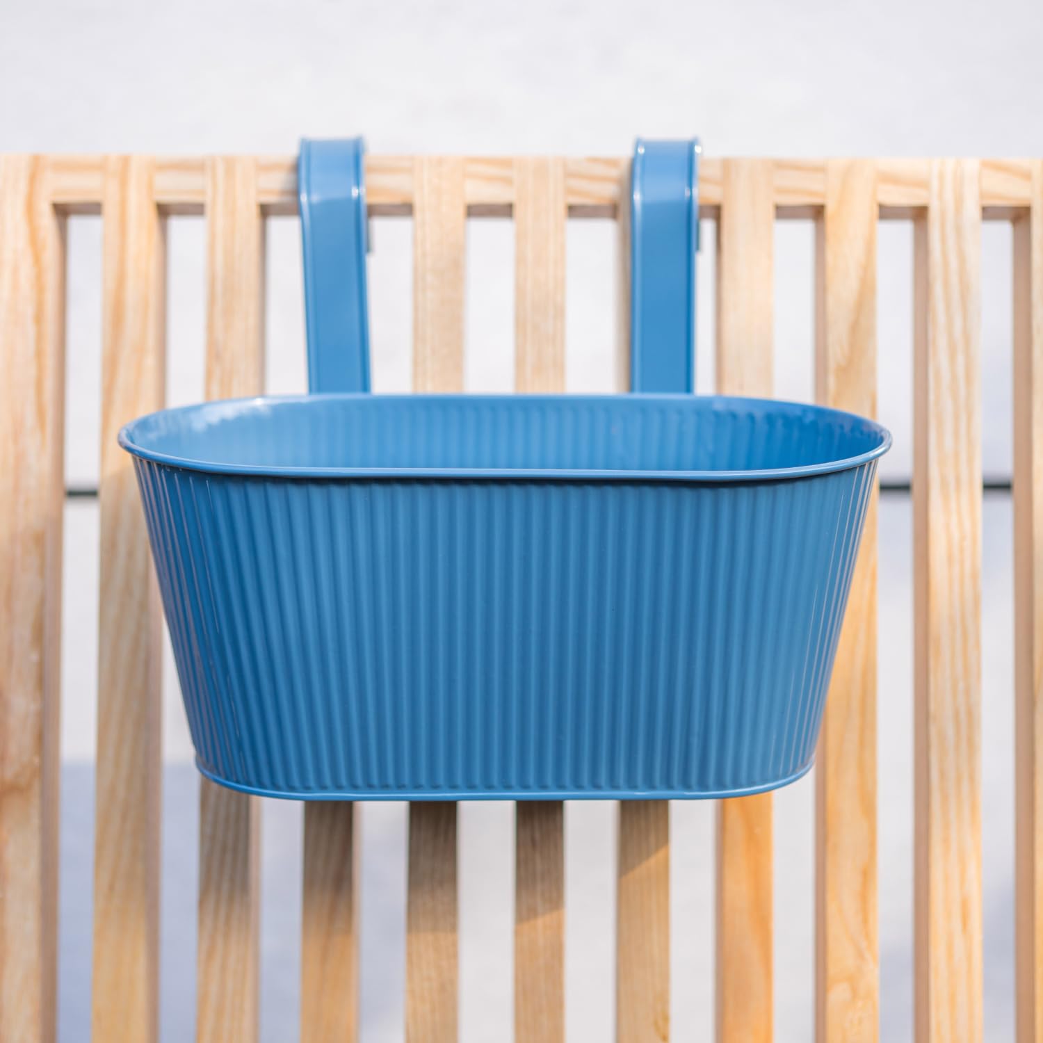 FabFinds Blue Ribbed Metal Over Fence Planter 26.5cm (1)