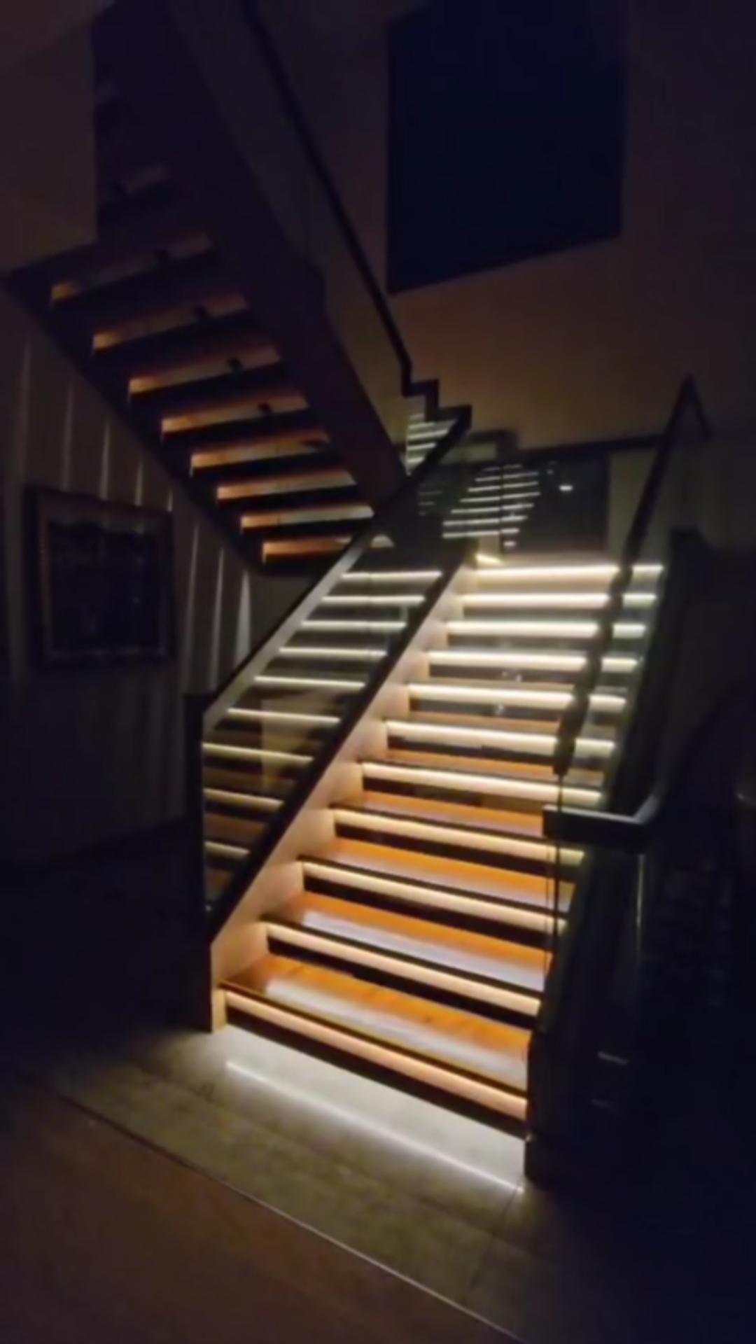 Image of Motion-Activated LED Stair Lighting Kit DE-320, 42 inch Cuttable Strip Light for Indoor Floating Mono Stringer & Cantilever Stairs (Warm White 3000K,18 Steps)
