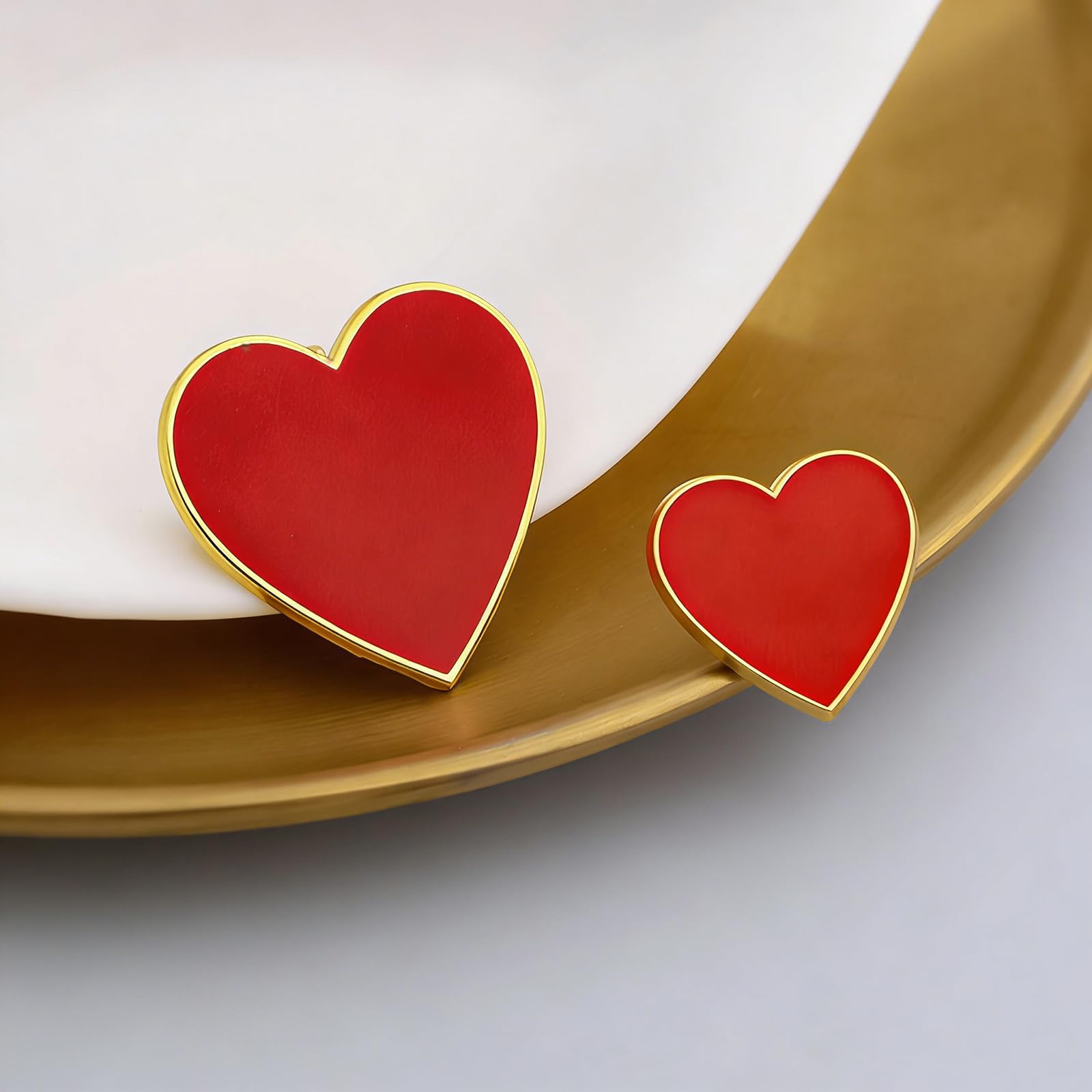 Broche único en forma de corazón para parejas y amigos, hecho de aleación resistente