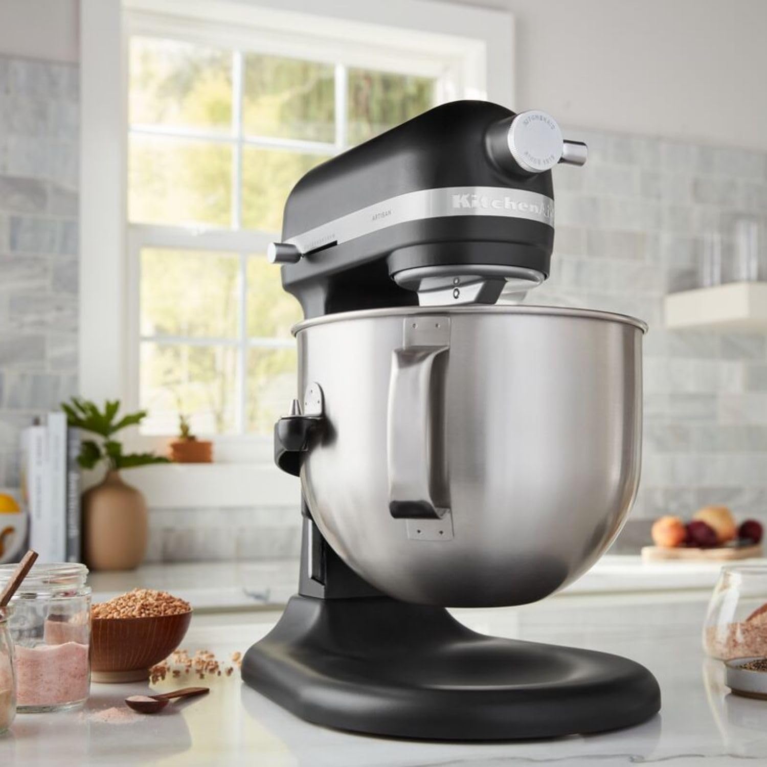 KitchenAid Robot Pâtissier - Artisan - Robot cuisine multifonctions à Bol relevable - Batteur avec 5 accessoires et bol en inox de 6,6 L - Noir réglisse