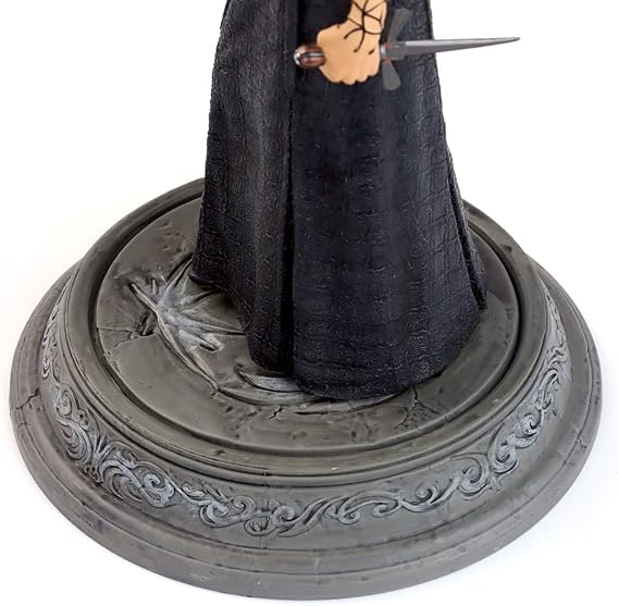Dark Horse Comics The Witcher (Netflix): Yennefer Figure, Multicolor