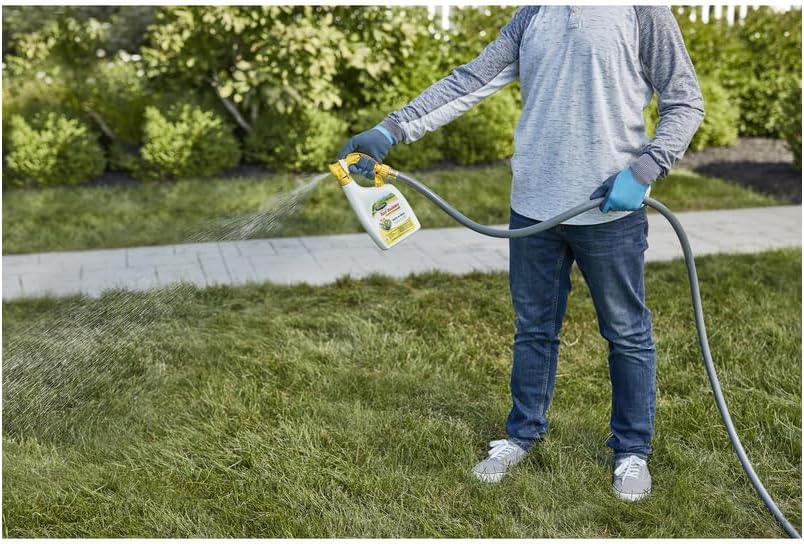 Scotts Liquid Turf Builder Lawn Fertilizer with Plus 2 Weed Control (Liquid Lawn Fertilizer plus Dandelion, Clover & Other Lawn Weed Killer) 32oz