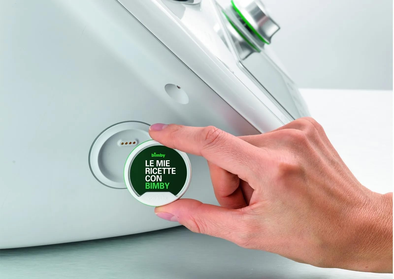 Bimby TM5 Robot da Cucina Multifunzione, COME NUOVO SCATOLATO- Boccale Inox 2 L, Bilancia Digitale Integrata, Motore a Trasmissione Diretta, Display Touch, Set Accessori Inclusi, Garanzia 24 Mesi