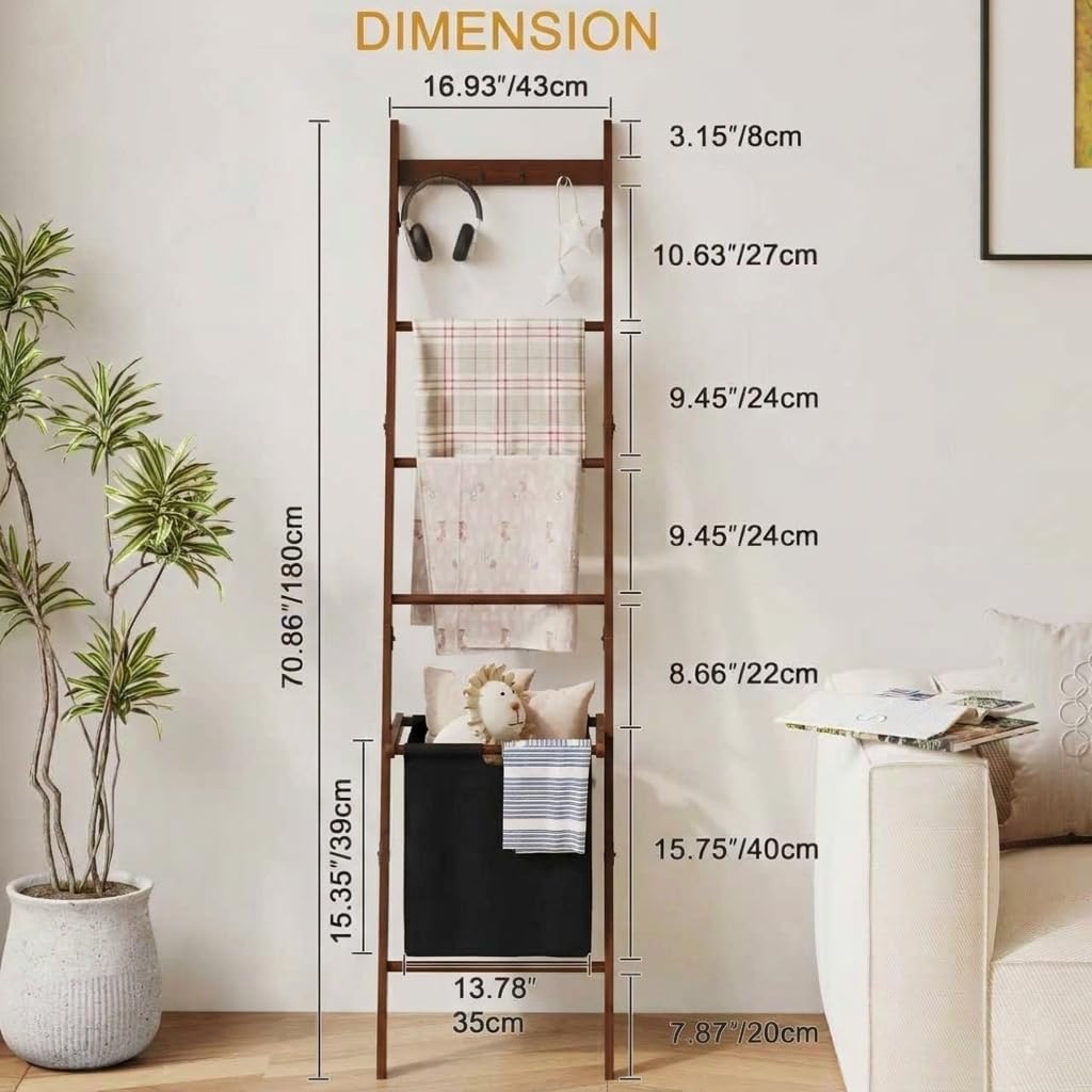 BAMBANG Escalera de manta con cesta, soporte para edredón de 5 niveles, toallero con 4 ganchos para sala de estar, estante decorativo inclinado de pared con cesta de almacenamiento, marrón bambú