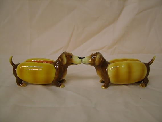 Pacific Giftware Kissing Basset Hounds in Sweater Nothing but a Hound Dog Magnetic Salt and Pepper Shaker Set: Salt And Pepper Shaker Sets