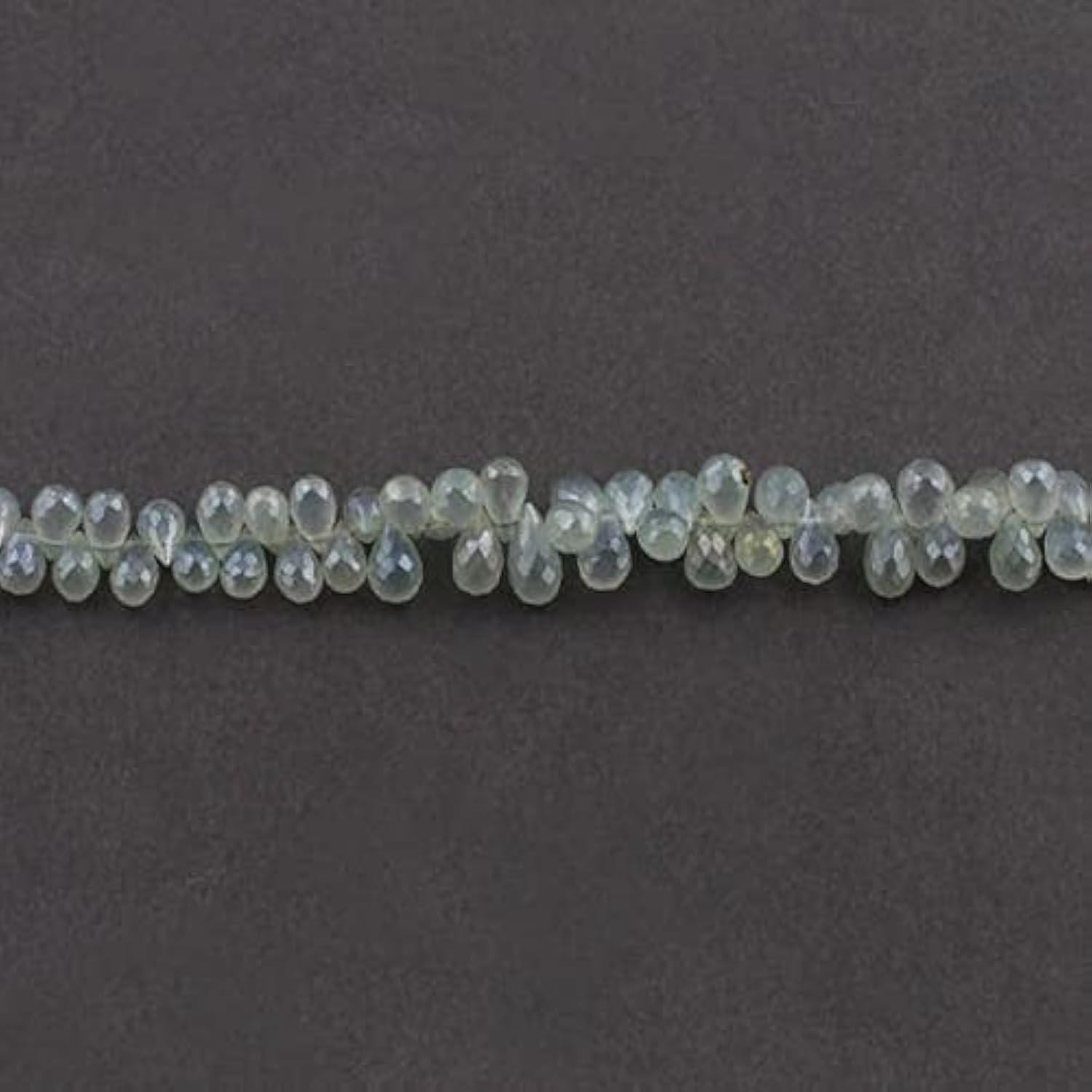 Calcédoine verte goutte LKBEADS pour remplacer vos perles ternes par des briolettes lumineuses