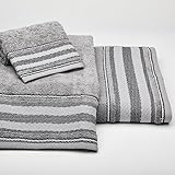 Contiene una toalla de bidet de 30x50 cm, una de toalla de mano de 50x100 cm y una de ducha de 70x140 cm