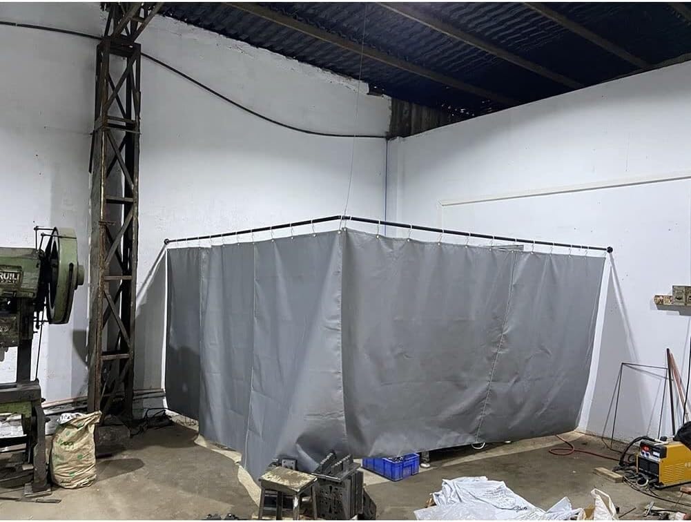 JvFbjLF Welding Curtains For Industrial Use, Silicone Coated Fibreglass Blankets - Heat Resistant - Flame Retardant Screens For Workshops, Welders And Cutters(3x2m)