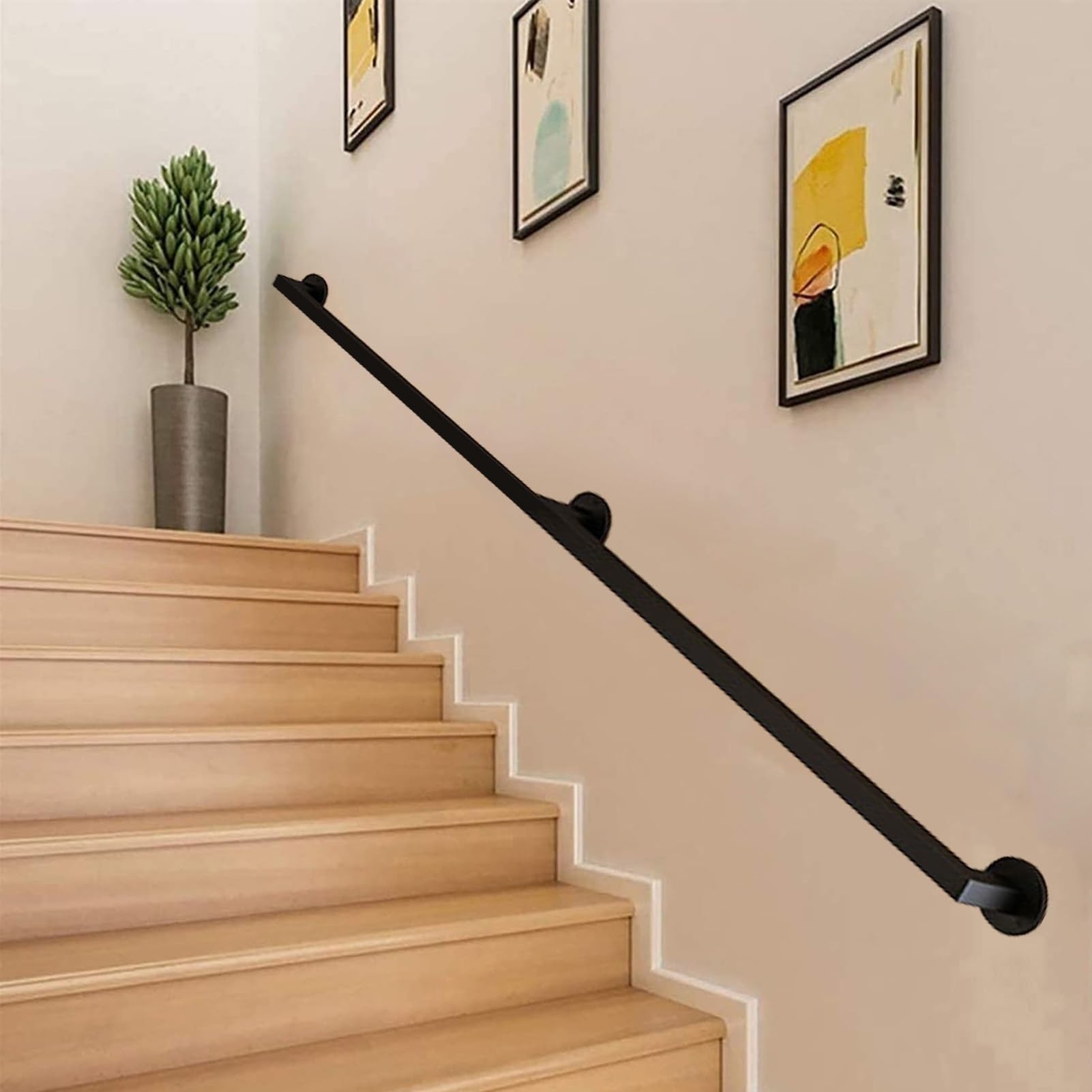Main courante murale pour escalier étroit résolvant le manque d'appui et de stabilité