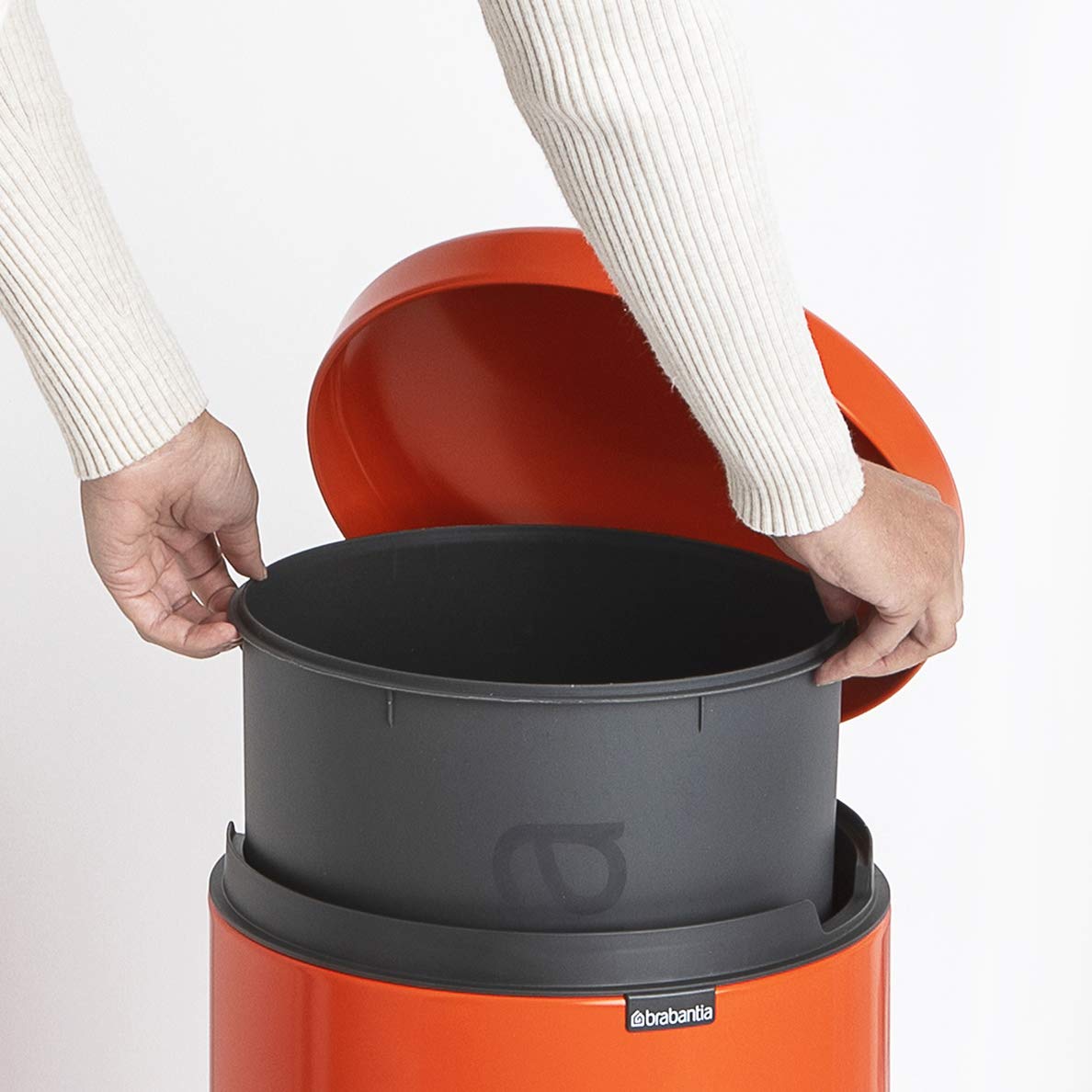 Amazon｜ブラバンシア(Brabantia) ペダル式ゴミ箱 オレンジ 30L ザ