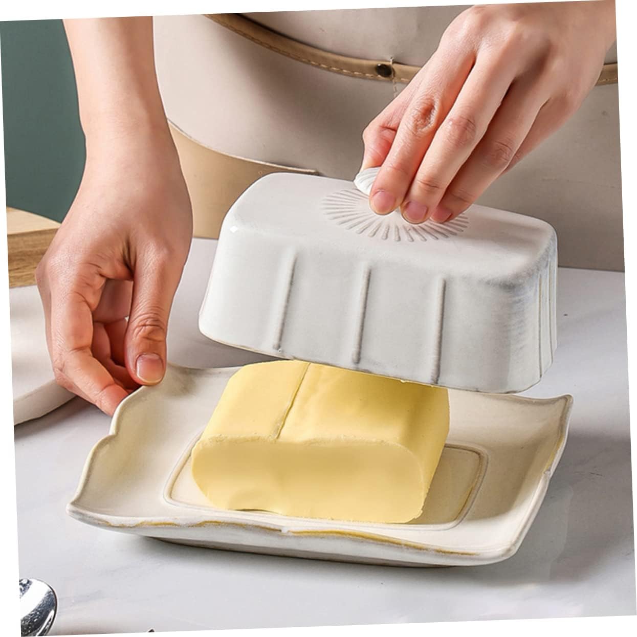 Ceramic Butter Plate with Lid Heat Resistant Food Serving Dish for Butter Desserts Snacks Practical Small Pastry Tray for Kitchen and Restaurant Porcelain