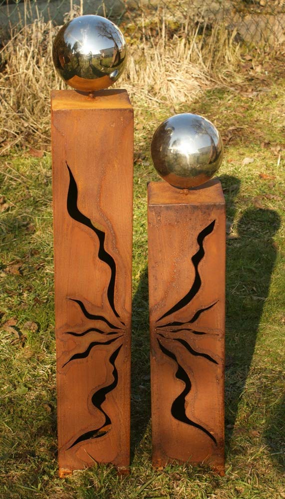 Gartendeko Rostsäule 100 Cm – Dreieck-Säule Aus Edelrost Mit Edelstahlkugel, Wetterfest, Inkl. Erdspieß
