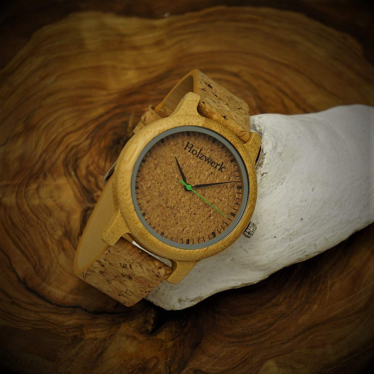Holzwerk Germany Handgefertigte Unisex Holz-Uhr - Klassische Quarz-Uhr für Damen und Herren mit Kork-Armband und Ziffernblatt - Öko-Natur-Vegan