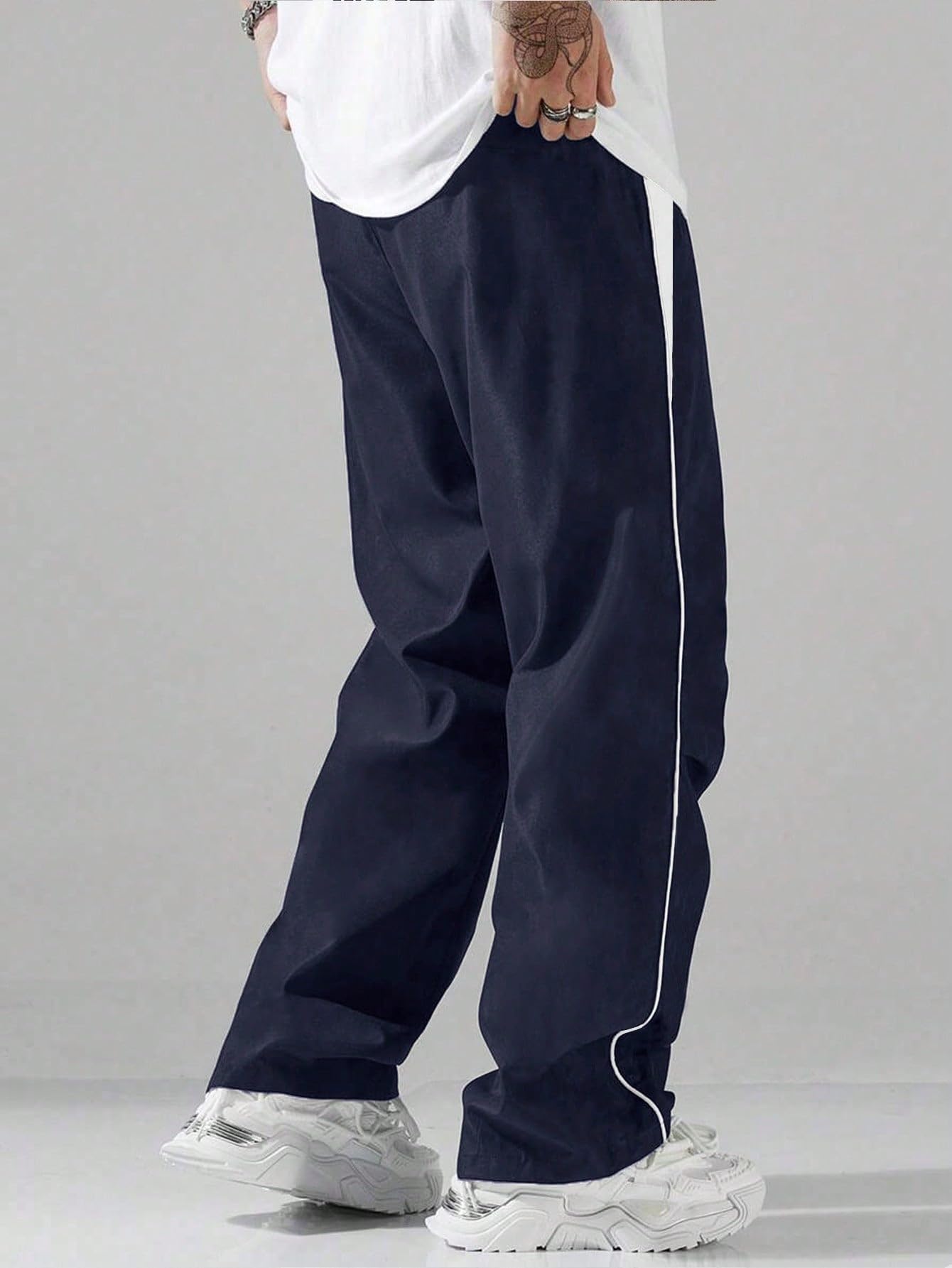 AVANOVA Pantalones de chándal negros para hombre – Cintura con cordón, ajuste holgado, pantalones deportivos de secado rápido, pantalones deportivos ligeros y transpirables (Track 40)
