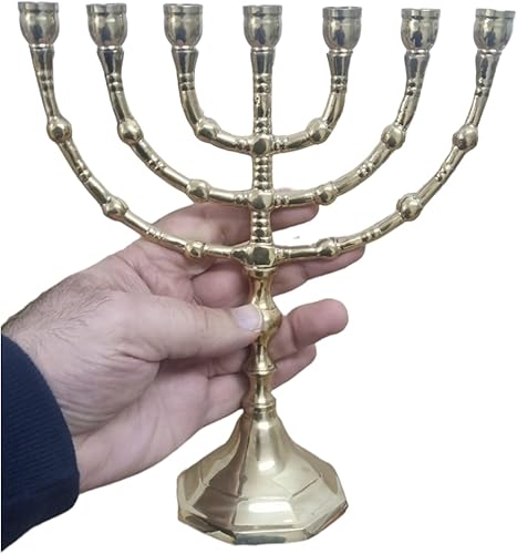Yaliland Menorá clásica de latón de 7 ramas, candelabro judío tradicional para decoración del hogar y prácticas espirituales, 9 pulgadas de alto
