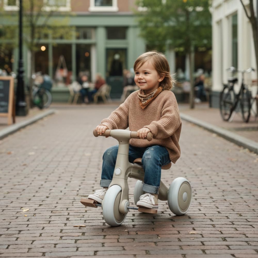 PETITE&MARS Draisienne Bébé Bingo, Vélo 3 en 1 pour bébé 1-2 Ans (12-24 Mois), Premier vélo à 3 Roues, Mini Tricycle avec Pédales (Blanc)