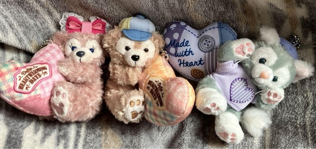 Amazon | ダッフィー＆シェリーメイ＆ジェラトーニぬいぐるみバッジ3個  