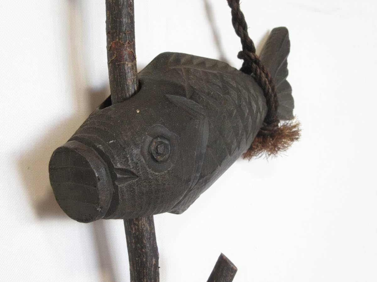 自在鉤 囲炉裏道具　煤竹 竹 コイ 古民家 アンティーク 鯉 Amazon.co.jp: 古民具自在鉤竹鯉木彫り囲炉裏道具レトロ（全長