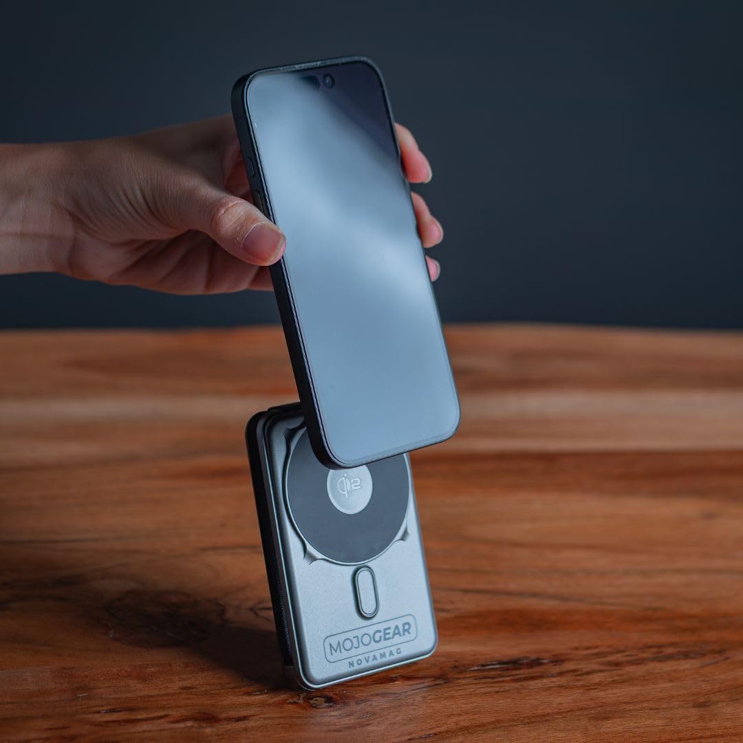 MOJOGEAR NovaMag All-in-1 Power Bank 10000mAh - Wireless Qi2 Super Fast Charge - Cavo USB-C e Lightning integrato - Compatibile con iPhone e Samsung - Mag Safe Powerbank - Display LED - Grigio