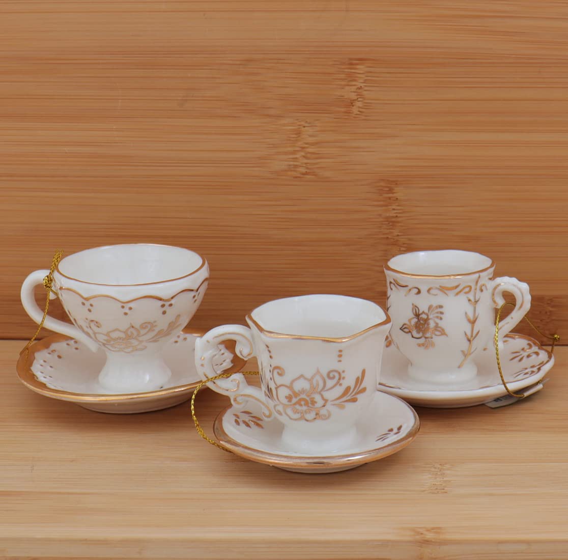 Amazon.co.jp: 宝石で飾られた白と金のティーカップオーナメント 3個