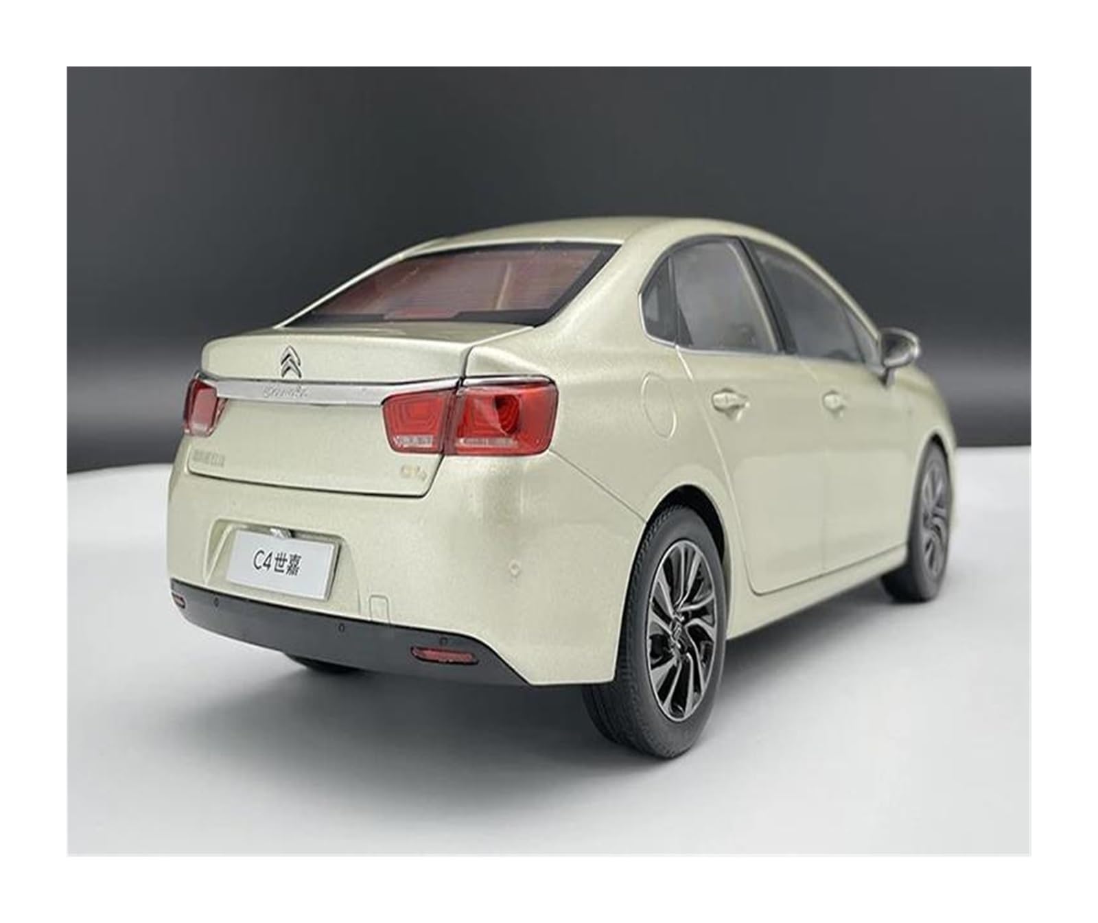 Metallo Scala Replica 1 18 per Dongfeng Citroen Sega C4 modello auto lega pressofusa collezione decorazioni per la casa Hobby Veicoli Giochi Set