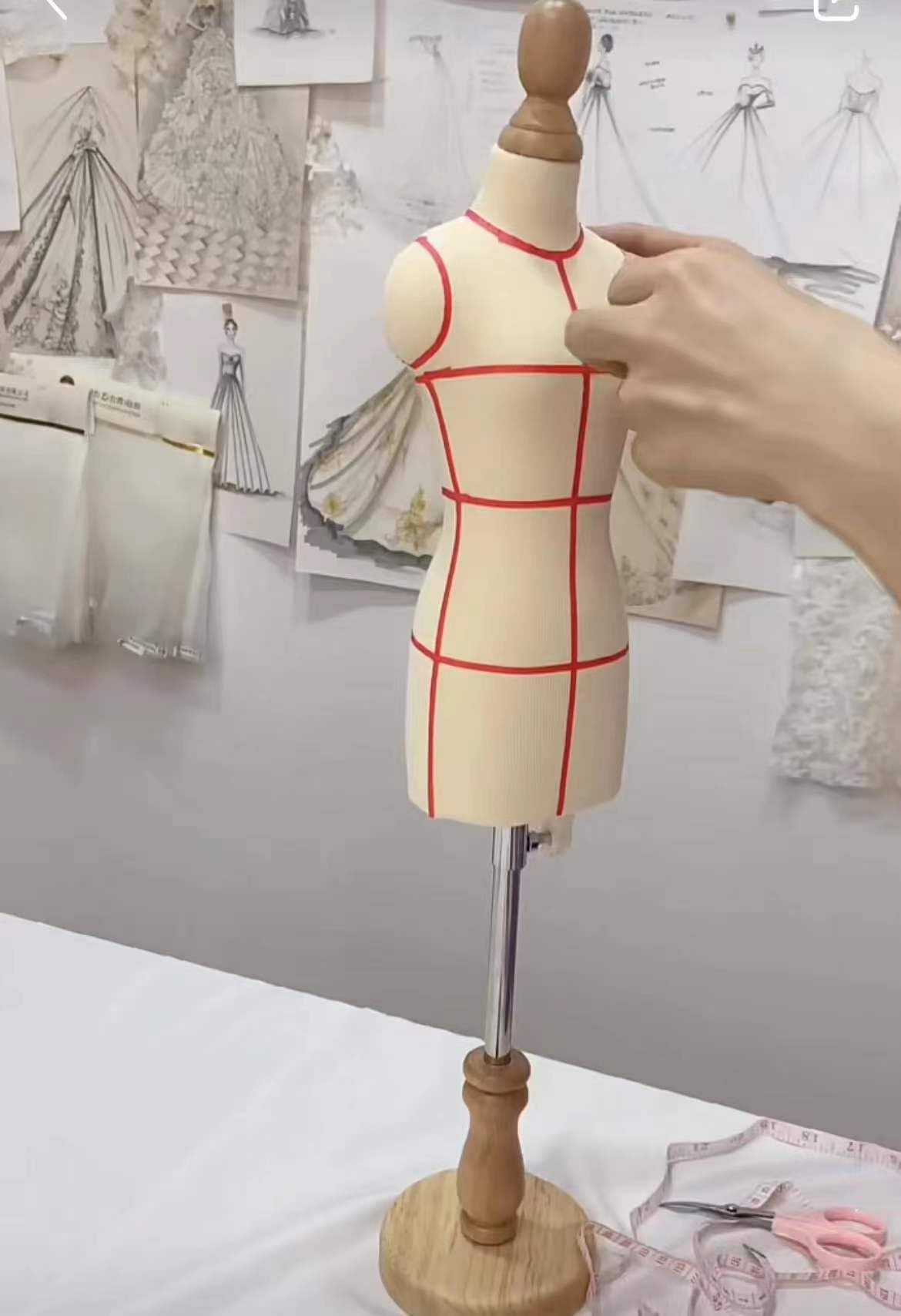 Mini manekin do szycia Sukienka w połowie skali, forma 1/4 1/3 1/2 Rozmiar Pinnable Manekin krawiecki(1/4 Size)