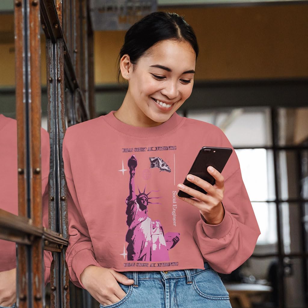 Statue of Liberty Cropped Long Sleeve T-Shirt - Great Items - Art Lover Gifts for Women