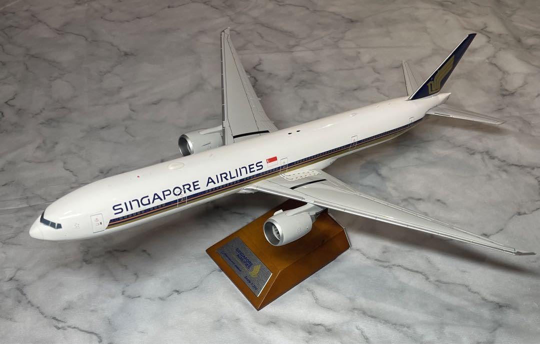 Amazon.co.jp: JCwings シンガポール航空B777-300ER 1:200 : おもちゃ 