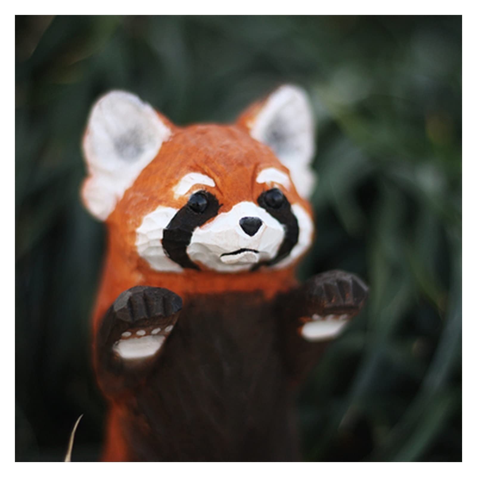 手作りの彫刻 (レッサーパンダ)