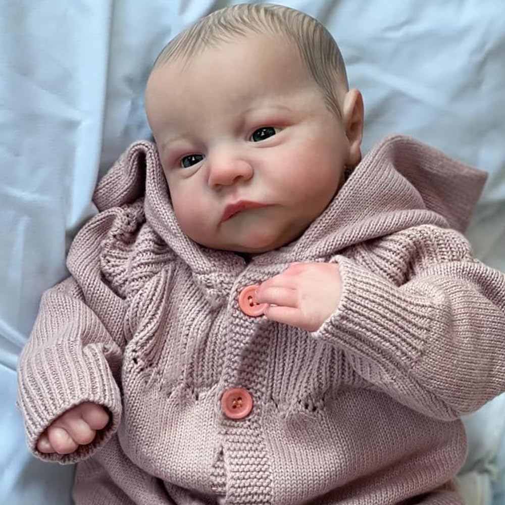 Reborn Babypuppe 45 cm, Vinyl-Material, 18 Zoll Lebensecht Baby Puppen Hellbraun Gestricktes Outfit, Sammlerpuppe für Erwachsene Handgefertigt Babypuppe mit Zubehör für Kinder ab 3 Jahren